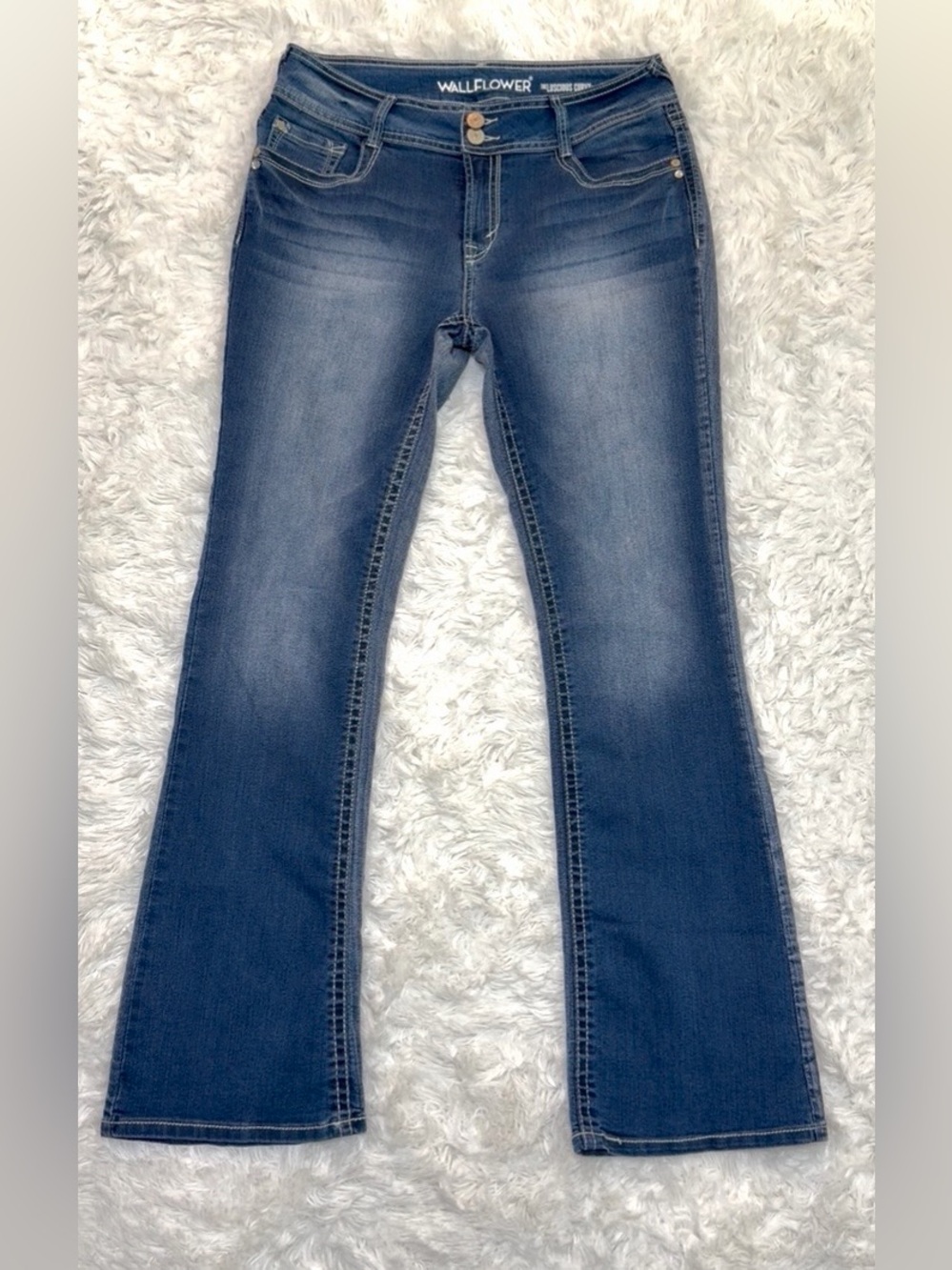 Wallflower Women's Medium Blue Flared Jeans. Size 11